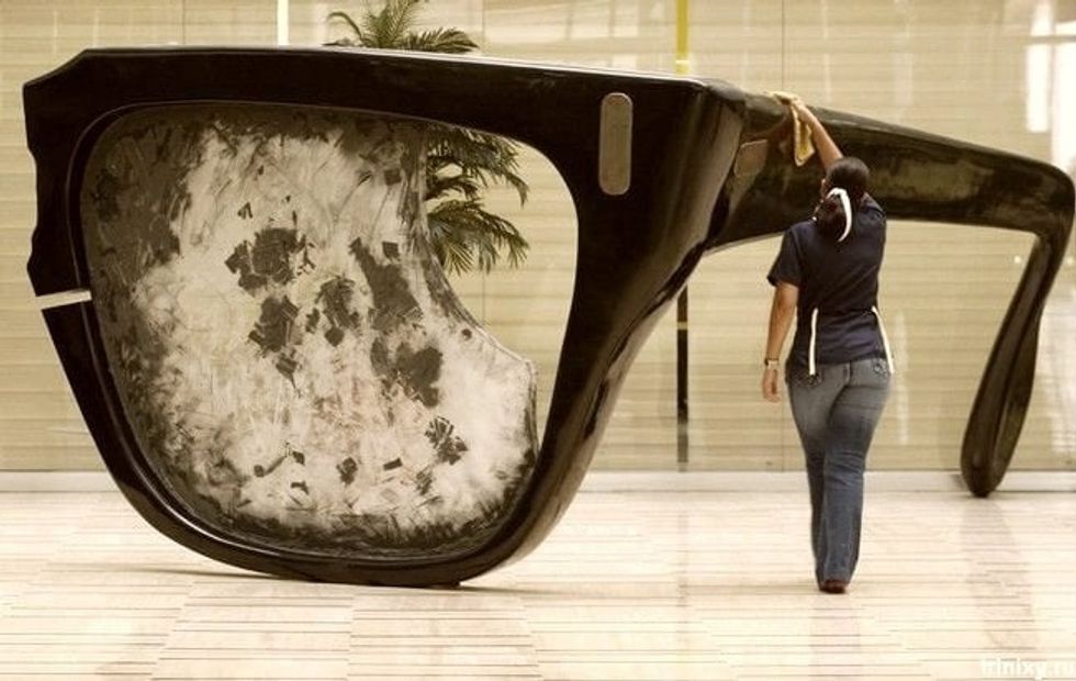 allende's glasses sculpture